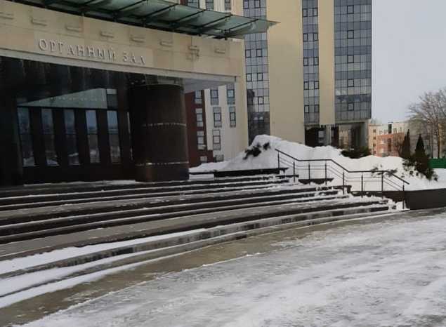 Ежедневные работы по уборке снега в «Пензаконцерте»